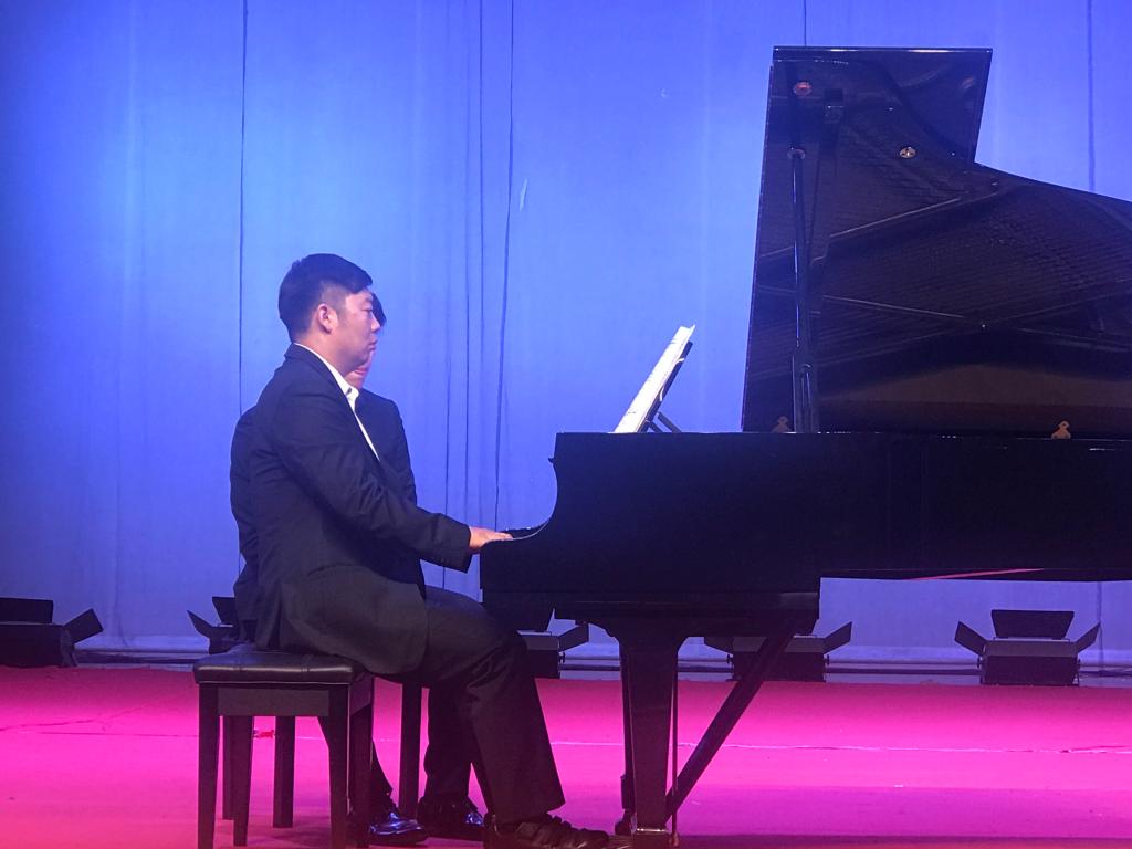 王金哲演奏《黄河协奏曲》